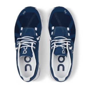 On Running Cloud 4. Women’s denim blue and white. Size 10. Very good condition.